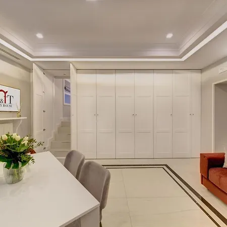 S&T Luxury House In Plebiscito Square-2